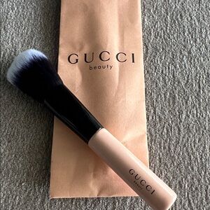Gucci Beauty Blush Brush Travel Sized